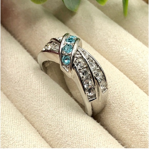 Silver Tone Clear Blue Crystal Pave Knot Cocktail Ring Right Hand Cocktail - Picture 1 of 7